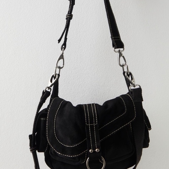 ๐บ๐ 2025 FREE PEOPLE Gone viral Wylie Suede Black Saddle Bag Boho Crossbody - Picture 2 of 8